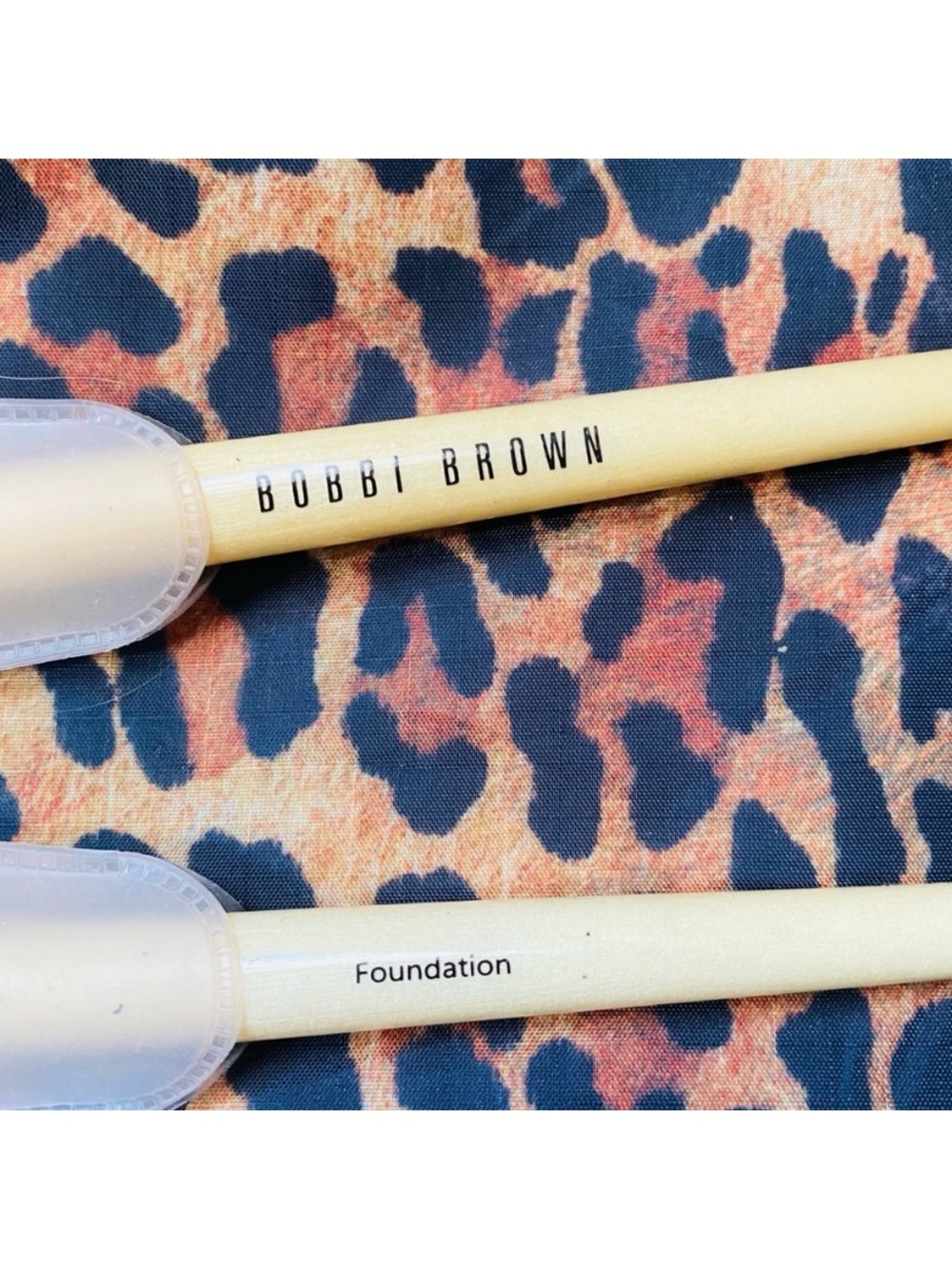 Bobbi Brown Foundation Brushes (2) &  Blush BB cosmetic bag - Picture 6 of 9